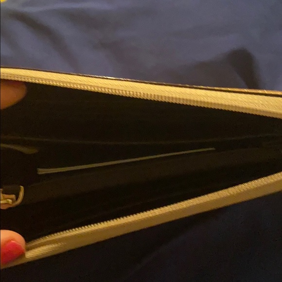 Kate spade wallet with many creative card slots - Picture 2 of 2